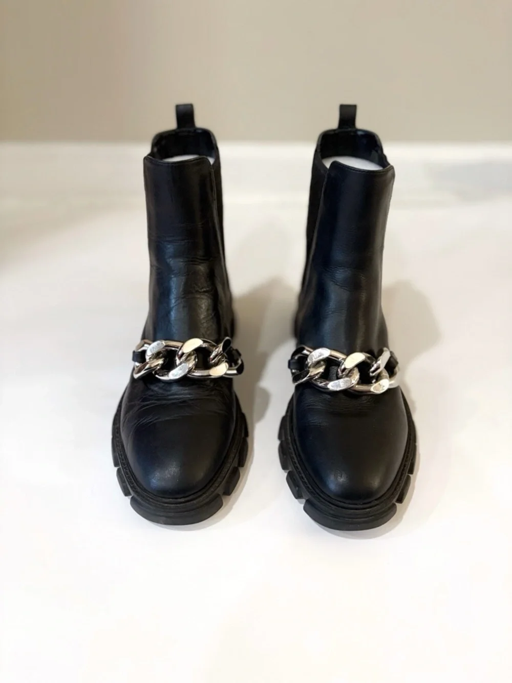 Michael Kors Chelsea Boots Women 8M Black Leather Chain Lug Sole Biker